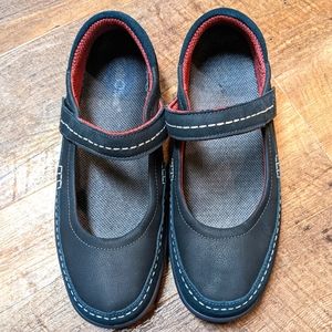 OrthoFeet womens Athens casual shoes